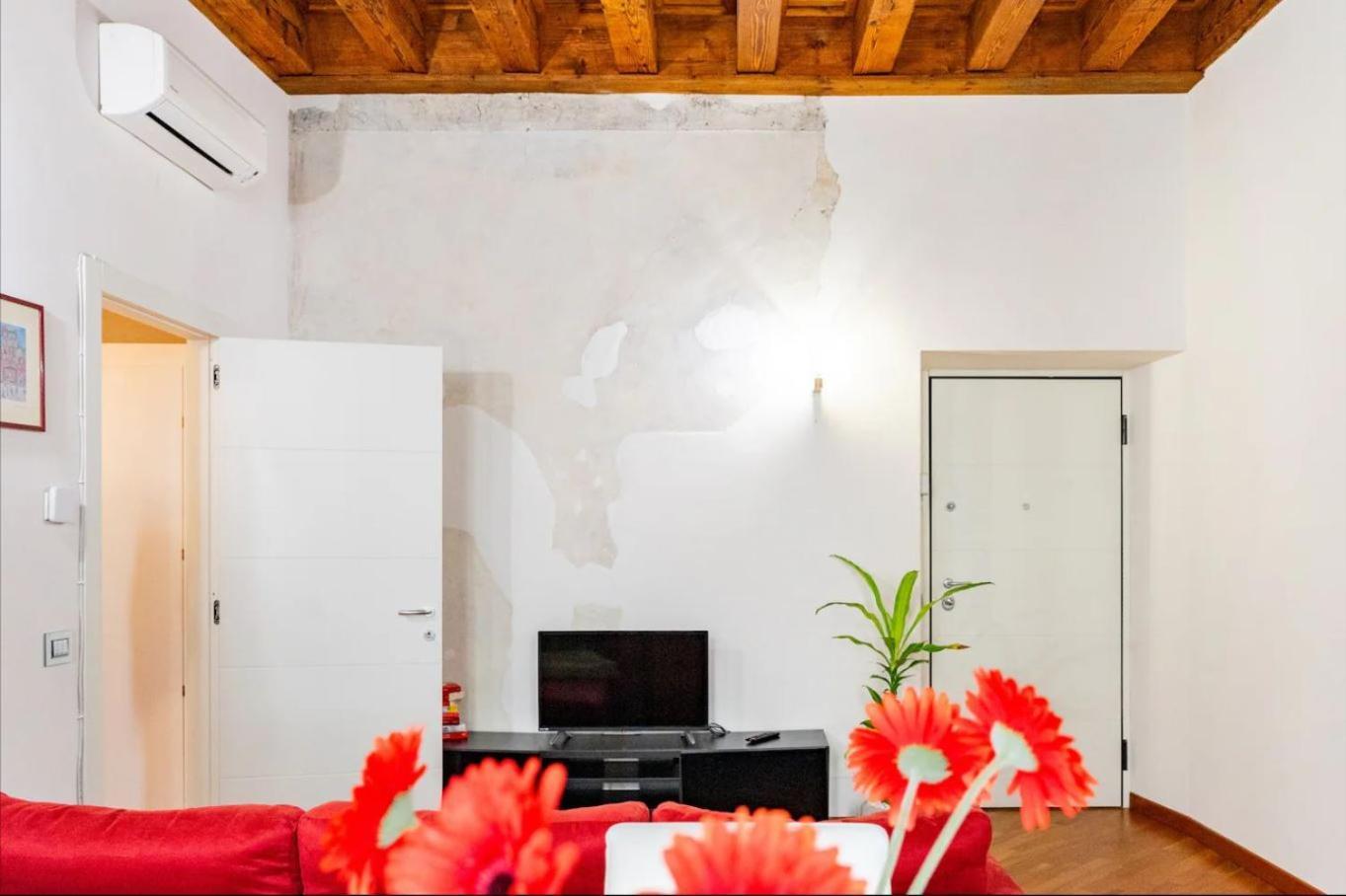 Magnolia Home - Piazza Delle Erbe Верона Экстерьер фото